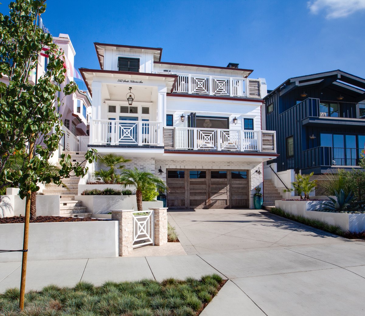 LukeGibsonPhoto's tweet photo. Photographed by Luke Gibson Photography

Gorgeous, new Coastal Farmhouse style residence in Redondo Beach I just photographed for my homebuilder client, Lane Design + Build, that was featured on the Sandpipers Holiday Home Tour.

View more: https://t.co/3xfWTr3gBI https://t.co/KvLQJVW0ku
