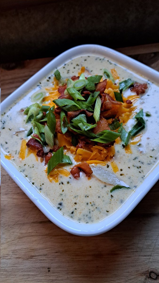 My Creamy Loaded Baked Potato Soup...❤️

#wintersoups #hearty #loadedpotato 
Method:
vm.tiktok.com/ZM69DcETR/