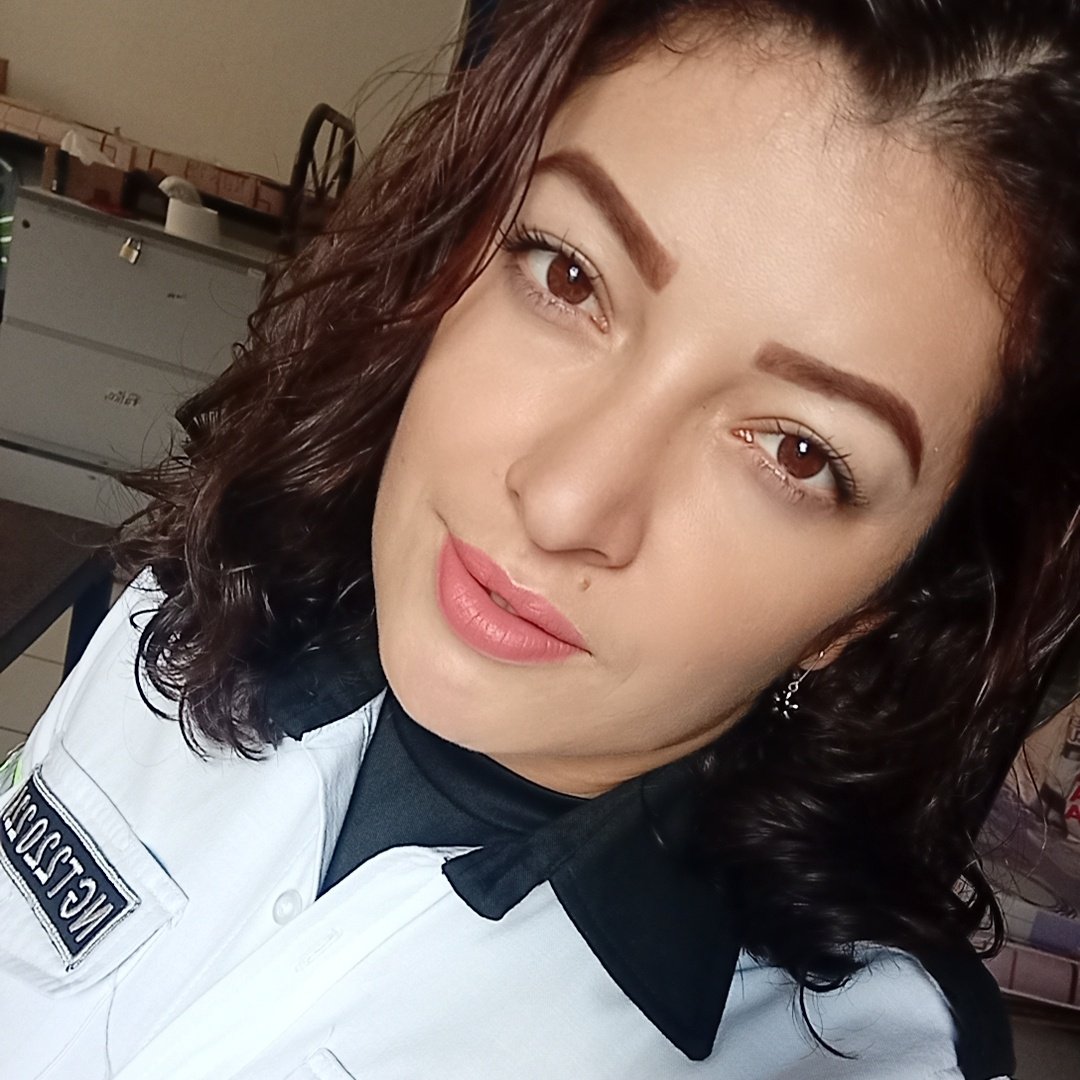 verikis's tweet photo. #NuevaFotoDePerfil🌺🙂🙂 https://t.co/QA1yXSNNys