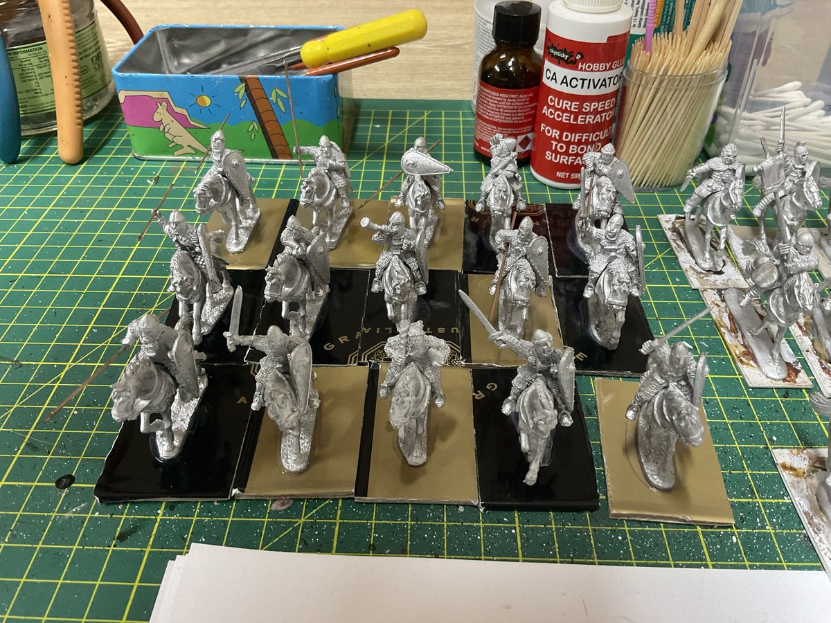 Oldwargamer's tweet photo. Lining up at my stand-up painting desk are some #28mm Norman cavalry, #LateRoman cavalry, Late Roman #Saxon cavalry and some #54mm #Celtic Warriors. Some will get a white undercoat while the rest will get black, some will get both.
#wargaming #undercoating #wargames #wargamer https://t.co/pjbQDMQ7fR