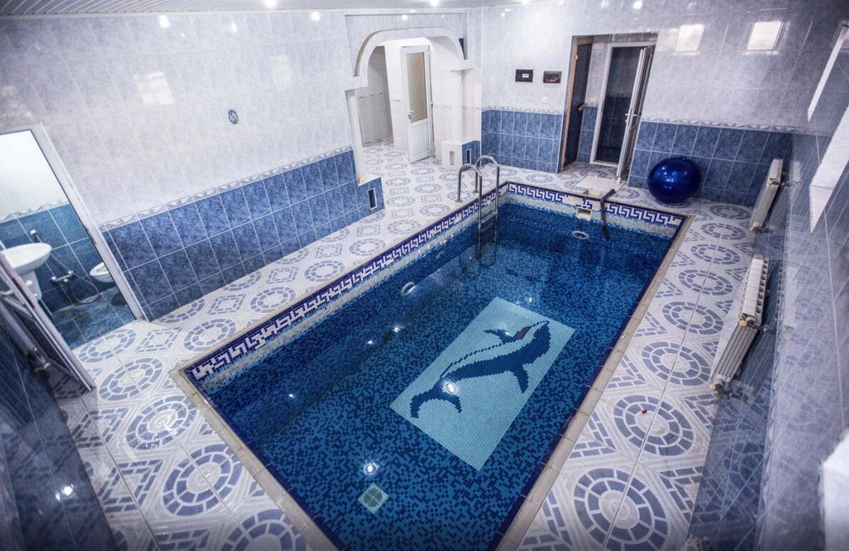 dott_stays's tweet image. We have a #5bed/#4bath #luxury #villa in #Badamdar, 5min from the #citycentre. This #property features a #swimmingpool, #sauna, #Tennis, a music centre, a garden to play #basketball- more than everything you'll need.

To book or enquire, quote Ref: EX/BLV👉buff.ly/3wJhaYE