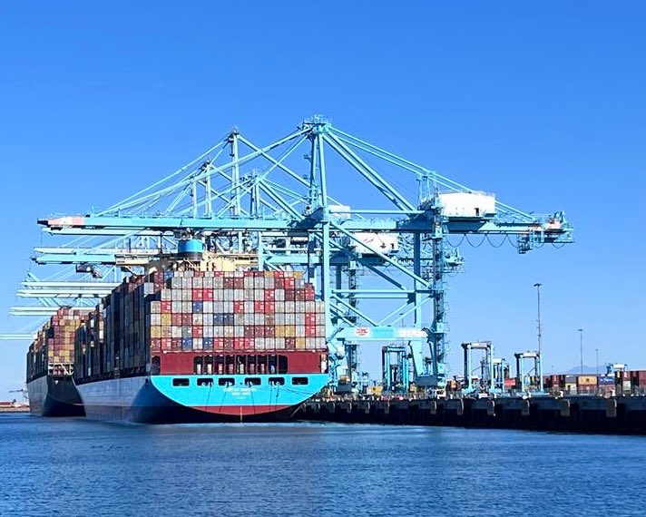KirstenHillmanA's tweet photo. Incredible to witness North America’s busiest port in action. Perfect weather to explore the @PortofLA alongside Executive Director Gene Seroka. Canada shares the Port’s commitment to secure supply chains, greening ports &amp; innovation. Looking forward to continued collaboration. https://t.co/i9Jq1dzPO7