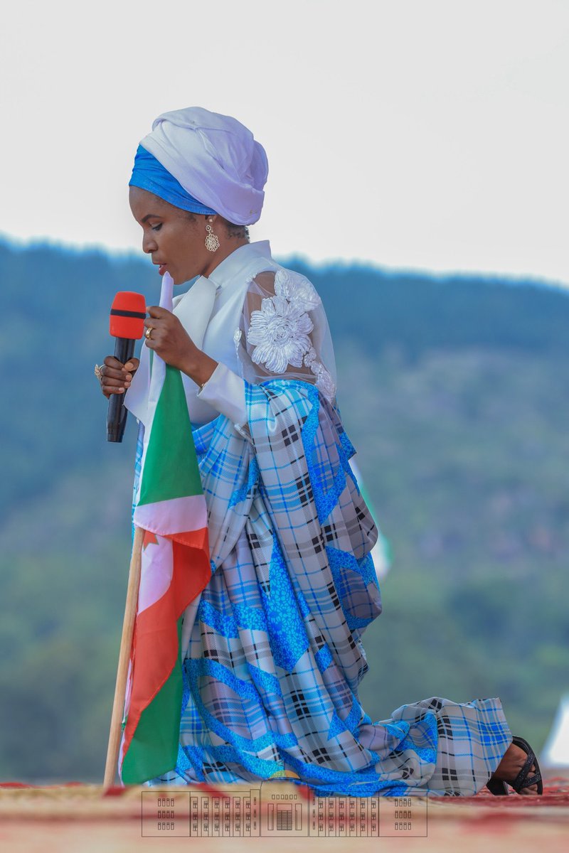 Happy Birth Day Mheeee Mama Wa Taïfa <a href="/Burundi1stLady/">Angeline Ndayishimiye Ndayubaha</a> 🇧🇮🇧🇮🇧🇮🇧🇮🇧🇮#Baho #Muvyeyi