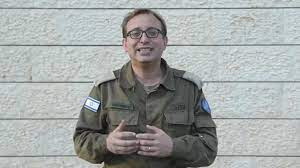 Este🤡es portavoz del régimen infanticida sionista.
Es uruguayo y su apellido es originario de Ucrania y Polonia.
No tiene ninguna historia que lo remonte ni siquiera a los Hebreos originales que llegaron a Palestina desde Mesopotamia.
Pero dice que "los palestinos no existían".