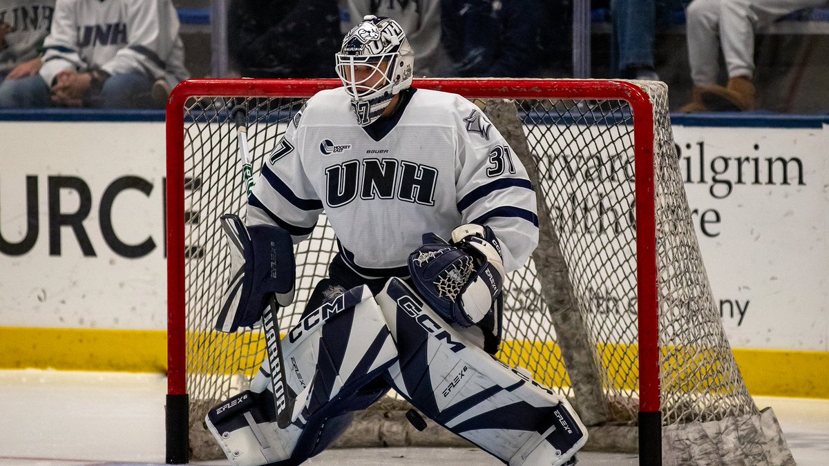 UNHMHOCKEY's tweet photo. Jakob Hellsten has been named to the Watch List for the Mike Richter Award, given annually to the top goalie in men's NCAA Division I hockey.

Story ➡️ https://t.co/sPtleXrOa0

#BeTheRoar https://t.co/0eMSmSbKvs