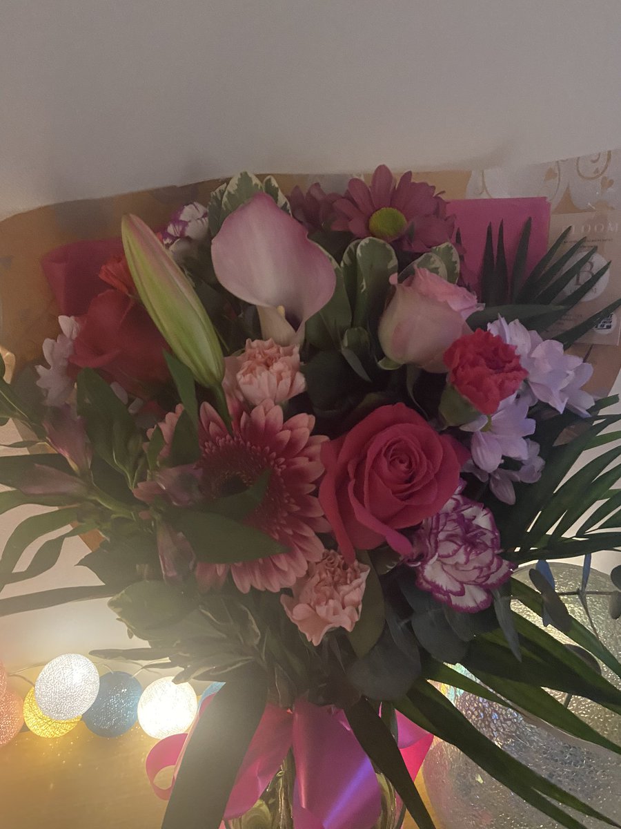 How lucky am I to come home to find these from some of my amazing, kind and supportive friends and colleagues @SchoolsTeamNHS Thank you so much. 💖