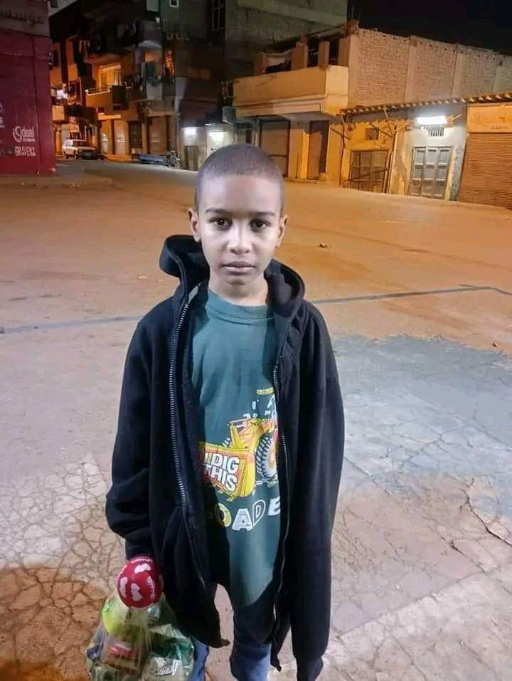 YaseenAwad15's tweet photo. السلام عليكم .. منقول .
الولد ده سوداني من الخرطوم وتايهه من أهله هو موجود في شارع المطار عند قهوة محمود عبد العاطي شيير كتير بالله عليكم الولد حالته تصعب على الكافر والله وعايز اهله https://t.co/zUug1PTlwa