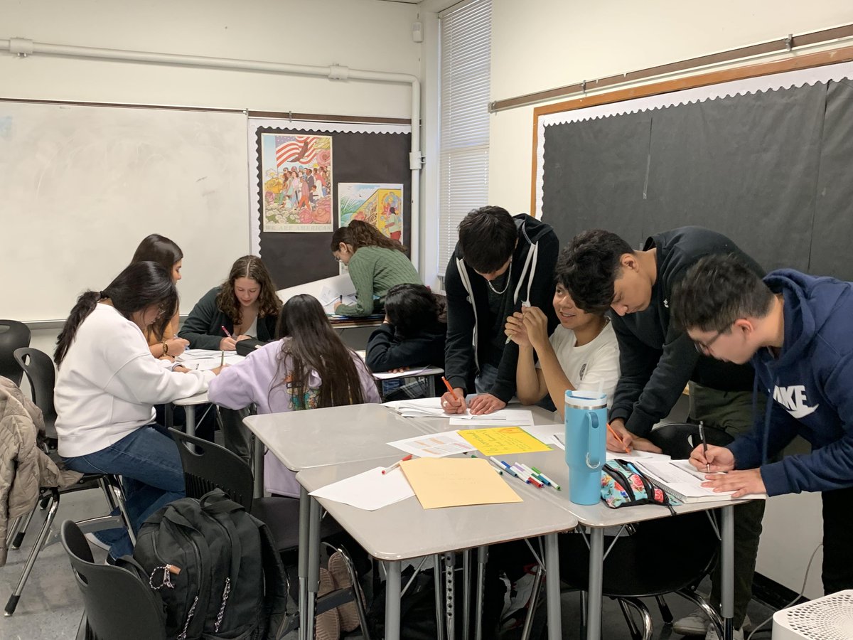 MsBolles114's tweet photo. 9th graders learning and collaborating as they analyze America's political nadir, the Presidential Election of 1860. https://t.co/uLV5ccm6Ru