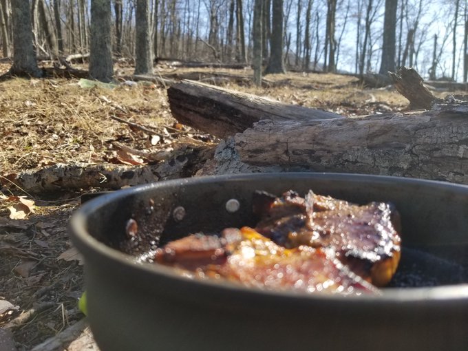 Loves life and enjoys good food. Love to share with good friends. Enjoy food and life together!