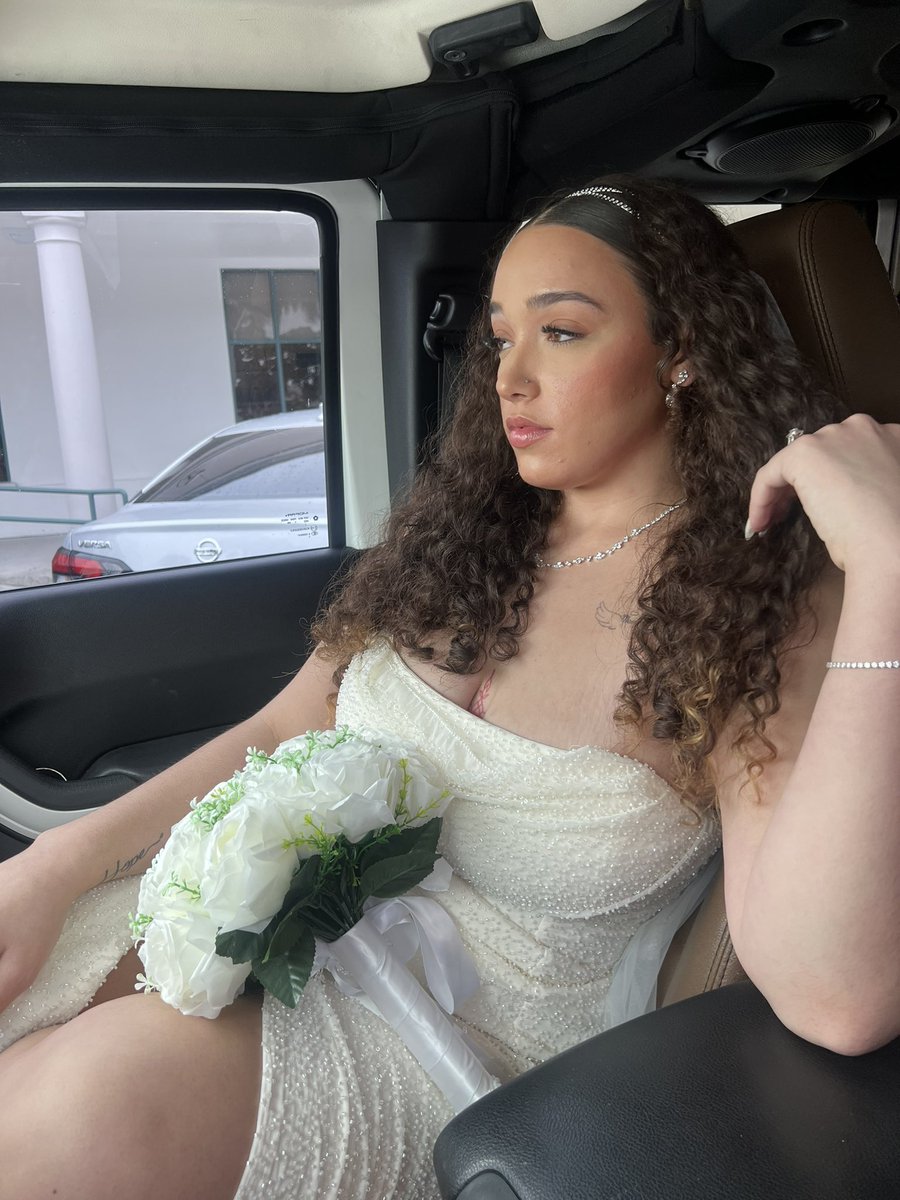 VChalliol's tweet photo. THE WIFE💍 https://t.co/7Ea8bcf24o