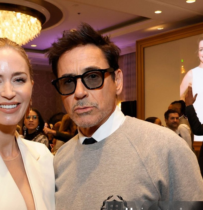 RDJBrazil's tweet photo. O homem está puro luxo! Robert Downey Jr. durante o #AFIAwards, neste exato momento em Los Angeles. 🔥 https://t.co/UZVIQYYOVl