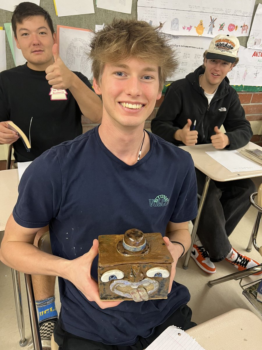 EdisonChargers's tweet image. CJ Addison’s creativity shows in his art. #ceramicsclass #ChargerTalent