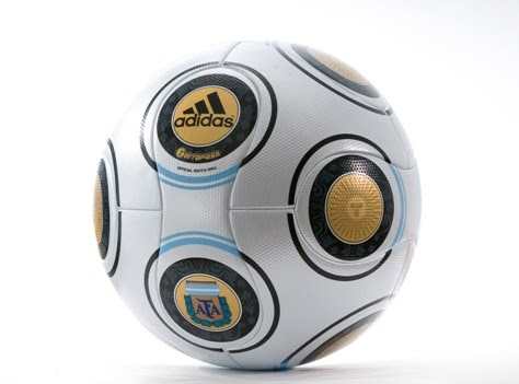 Debatiendo en el laburo llegamos a la conclusión que esta es la pelota mas linda que se usó en el Futbol Argentino