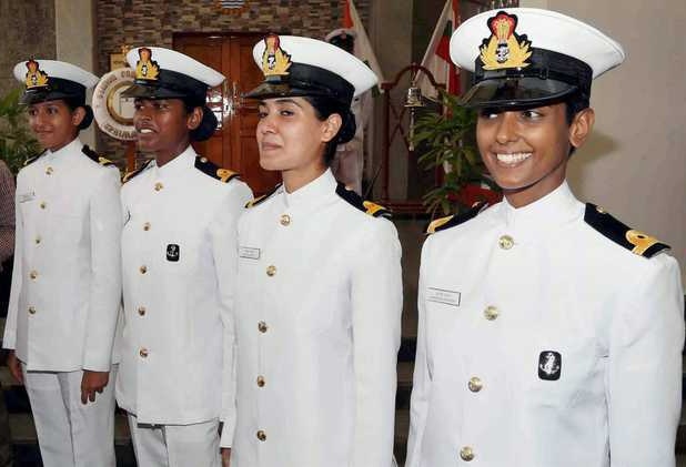 First woman pilot, 3 woman officers pass out from Naval Academy | India  News - Times of India