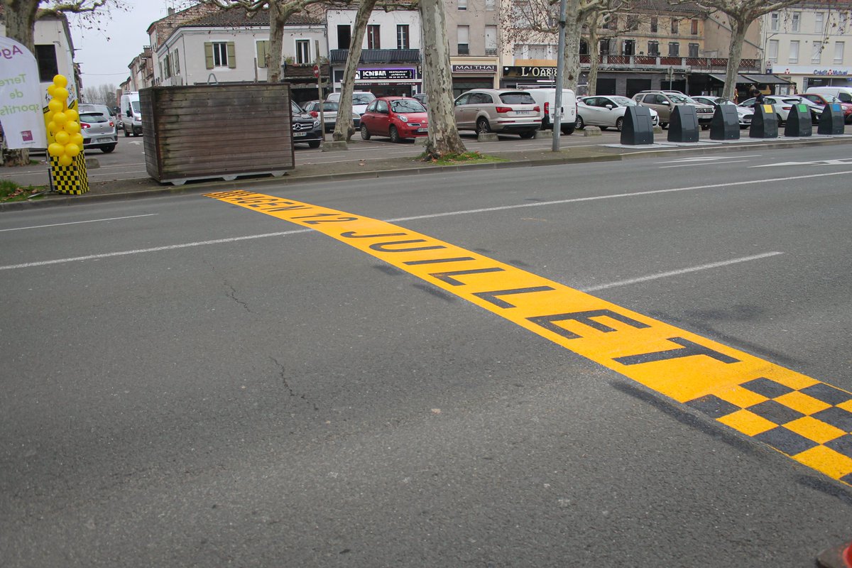 LeTour's tweet photo. 🤩 The starting line is drawn! 
See you in exactly 6 months for the start of stage 13 between @villeagen and @Ville_Pau!

🤩 La ligne de départ est tracée ! 
Rendez-vous dans 6 mois pour le départ de la 13ème étape du #TDF2024 entre @villeagen et @Ville_Pau ! https://t.co/xa1A6tT2EF