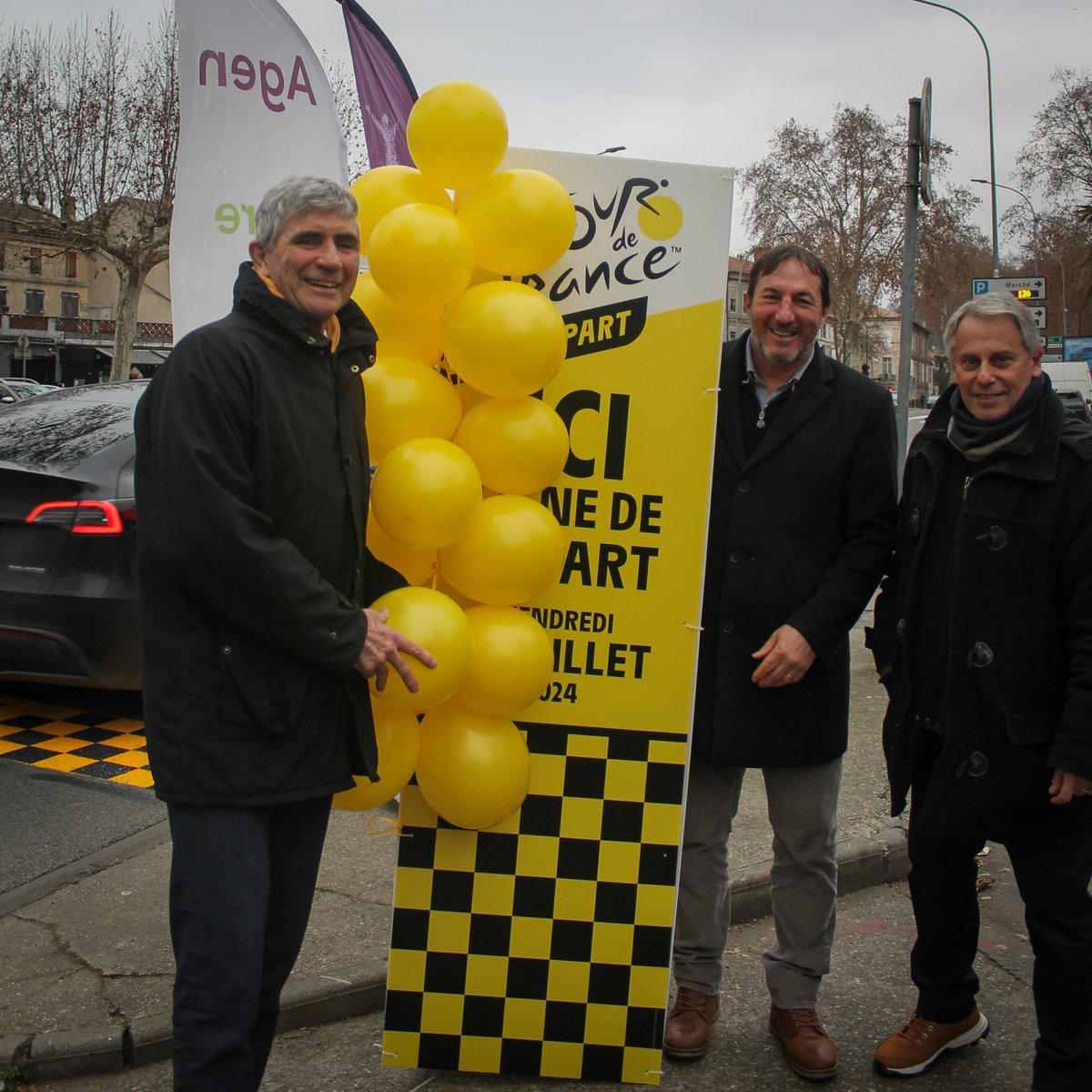 LeTour's tweet photo. 🤩 The starting line is drawn! 
See you in exactly 6 months for the start of stage 13 between @villeagen and @Ville_Pau!

🤩 La ligne de départ est tracée ! 
Rendez-vous dans 6 mois pour le départ de la 13ème étape du #TDF2024 entre @villeagen et @Ville_Pau ! https://t.co/xa1A6tT2EF