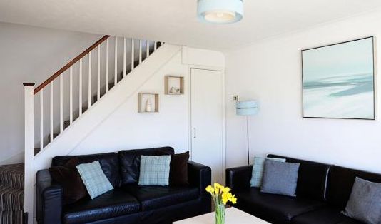 TheHolidayCots's tweet photo. 🏡 Discover the charm of Regent Square! 🚗

📅 Regent Square can be booked on these dates:

8th January to 28th February
18th to 31st March

🛏️ Sleeps 1-5
https://t.co/fwPZcP9CrE 

#RegentSquare #Availability #BookDirect #ExploreRye #TownCentreLiving https://t.co/PtCtA5O9OH