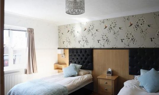 TheHolidayCots's tweet photo. 🏡 Discover the charm of Regent Square! 🚗

📅 Regent Square can be booked on these dates:

8th January to 28th February
18th to 31st March

🛏️ Sleeps 1-5
https://t.co/fwPZcP9CrE 

#RegentSquare #Availability #BookDirect #ExploreRye #TownCentreLiving https://t.co/PtCtA5O9OH