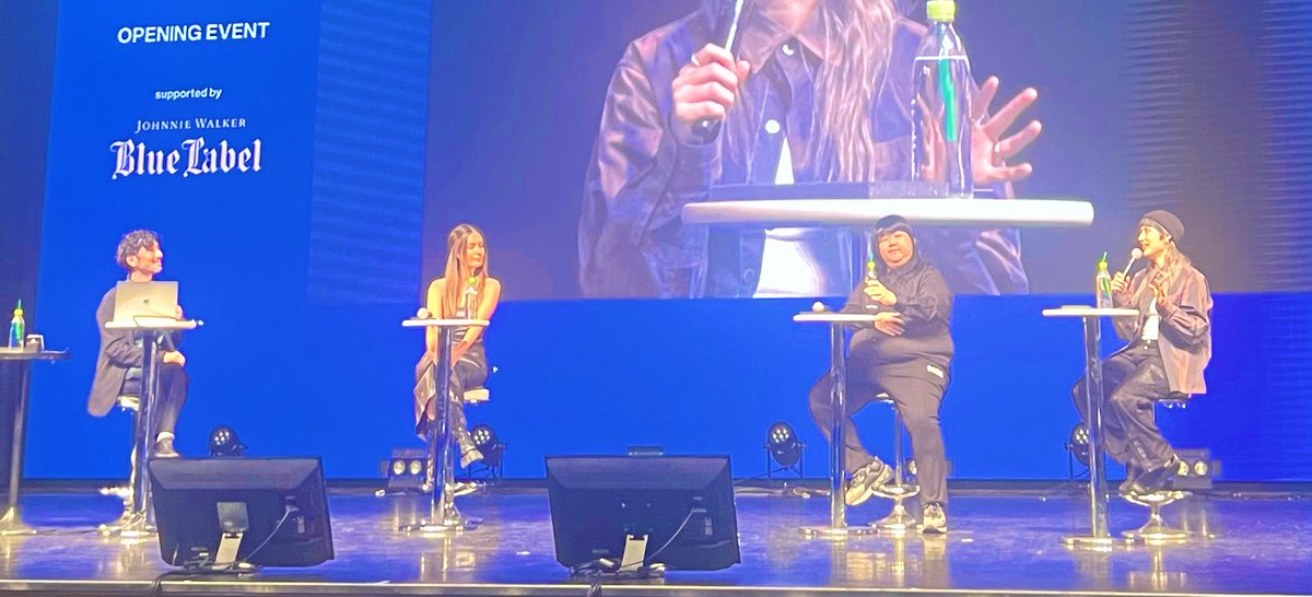 Spreading their charm on the stage <a href="/leni_andronicos/">Leni レニ ⟡ ⟡</a> representing <a href="/oshi4ever_/">Oshi4ever.com┊VTUBER WORLD ✧</a> <a href="/Logcast_/">Logcast</a> and <a href="/saragiustooo/">Sara Giusto</a> representing <a href="/aww_inc/">Aww Inc.</a>, pulling off some magic and wooing the crowd.

More to female power in tech 🔥 
As it happened today at #digshibuya

Kudos to @Yoshisco and co for