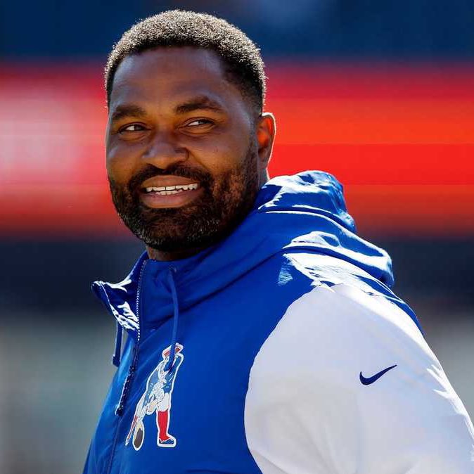 Unisymas's tweet photo. #Cine🍿 | #JerodMayo sería el nuevo head coach de New England #Patriots 😱💥
https://t.co/B0e4yjGmmG https://t.co/QkfMNzLkzW