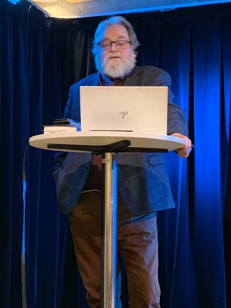 Det ble en svært så interessant ettermiddagsstund den 10.01. Professor Bjørn Kvalsvik Nicolaysen foreleste om «Korleis Jon Fosse dikta det tragiske dramaet nytt - frå heltetragedie til kvardagstragedier».