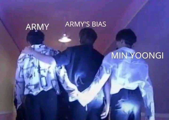 MinYoongiSwagg7's tweet photo. Yoongi has everyone in a chokehold rn https://t.co/wGXhSEHAk6