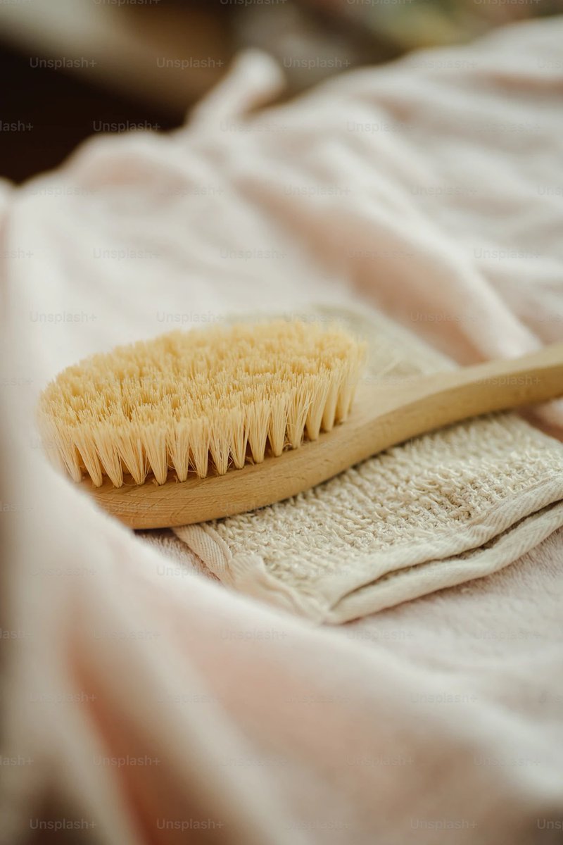 CarolynAkens's tweet image. Dry brushing rejuvenates, invigorates, and supports one of the skin’s important functions, alleviating the skin of accumulated toxins.

#drybrushing #rejuvenates #invigorates #lympathicsystem #kidneys #lymphaticdrainage #lymphatichealth #wellness