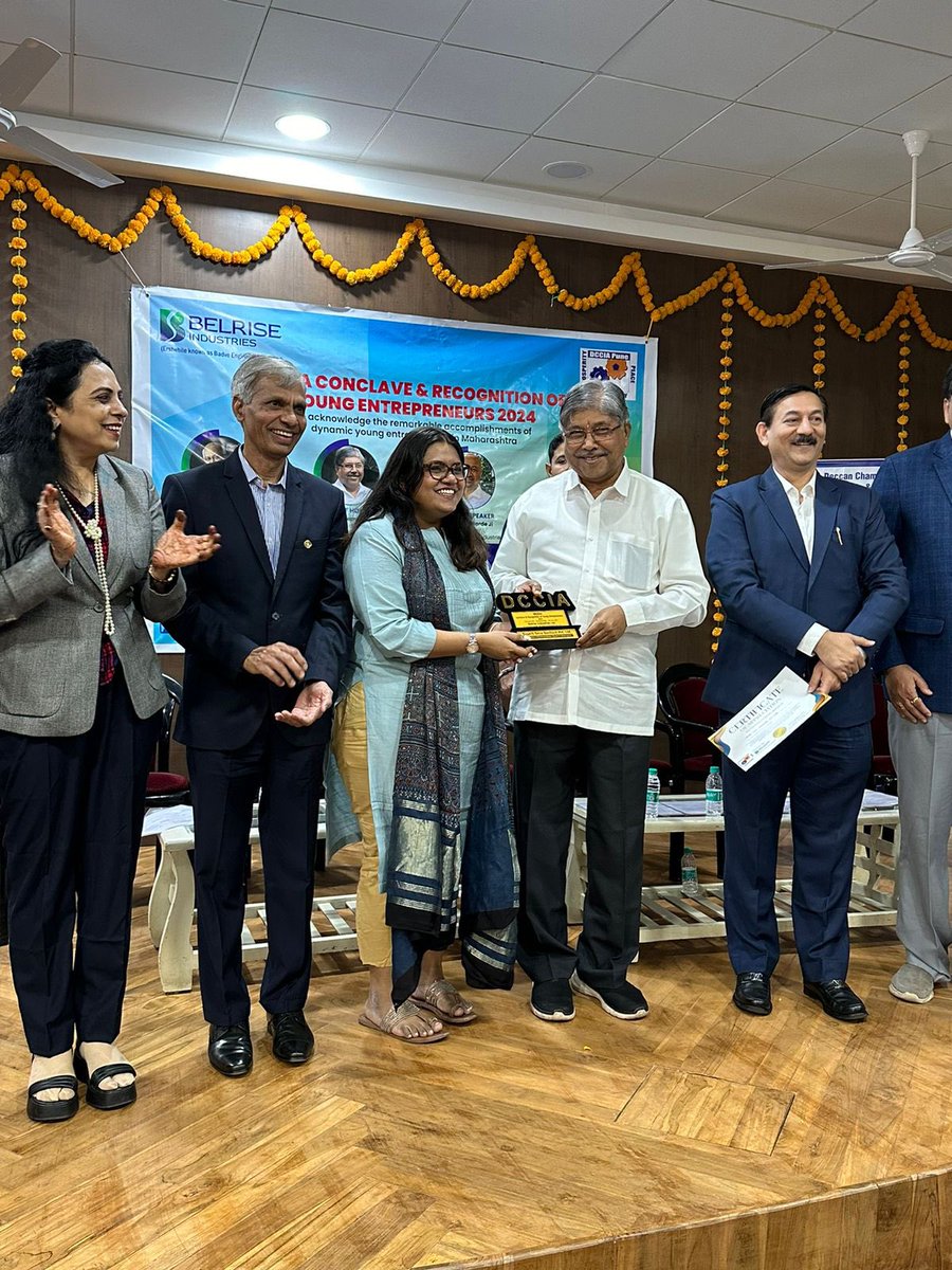 KambleMaitreyee's tweet photo. I am grateful for the opportunity to be recognized on National Youth Day by the Sh @ChDadaPatil Hon. Higher and Technical Education, GoM. I also thank DCCIA and Mr. And Mrs. Badave for organising this youth conclave to nurture the startups. 
#VikasitYuva  #VikasitBharat https://t.co/JdD84oQ9NN