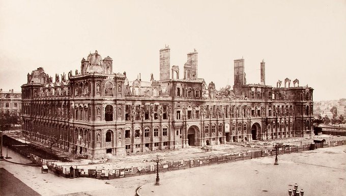 Hôtel de Ville after it was burned by the Paris Commune (May 1871)