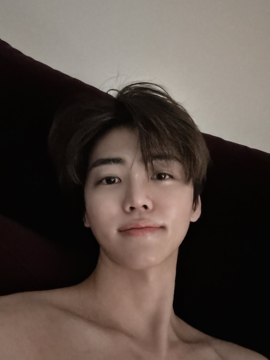 njmhae's tweet photo. “it’s just a selfie calm down”

the selfie: https://t.co/if7vjLPof7