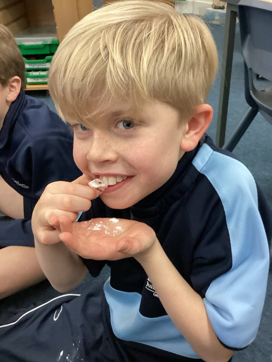 LaxtonJunior's tweet photo. The Queen (i.e. the teacher) let another drop fall from her bottle onto the snow, and instantly there appeared a round box, tied with green silk ribbon, which, when opened, contained several pounds of the best Turkish Delight - The lion, the witch and the wardrobe (Chapter 4) https://t.co/pO0VjJQ4LB