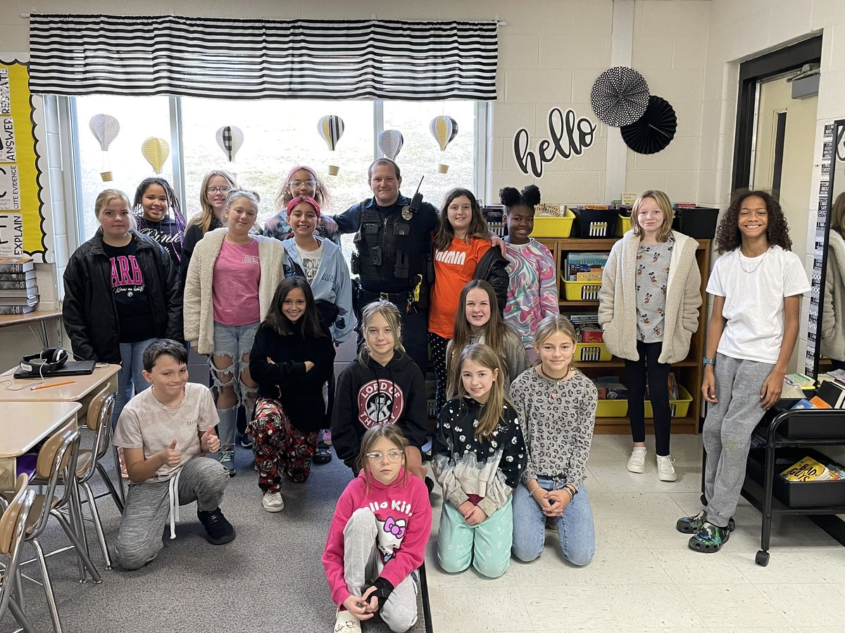 The MV Kindness Club surprised Officer Willis with a bag full of treats and cards for National Law Enforcement Appreciation Day. We are thankful for all he does to help make our school a safe place to be! @MountainViewJCS