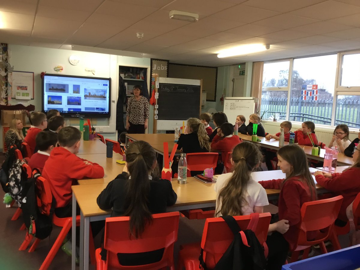 Primary 5 enjoyed a visit from Patricia Gibson MP, who shared her love of reading and gave everyone there a book! She also told us a bit about her work at parliament. Thanks to her and her assistant Kieran for the visits and books. #article4 #article28