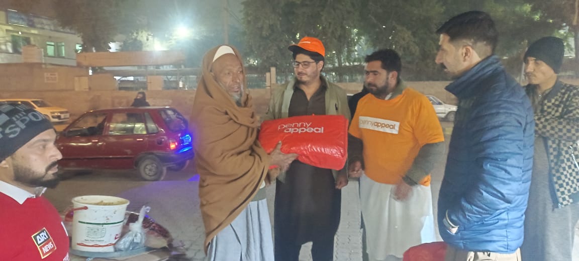 AamPeshawar's tweet photo. ٹیم سرعام پشاور کے  جانبازوں نے سید اقرار الحسن کی کوششوں اور پینی اپیل کے تعاون سے پشاور  کے مختلف علاقوں  میں غریب اور ضرورتمند لوگوں میں پینی اپیل کے کمبل تقسیم کیے !
@iqrarulhassan @pennyappeal https://t.co/q4a3g2p9XL