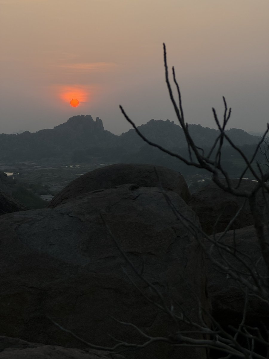 iRahulSarkar's tweet photo. Hampi, Karnataka, India. - Sunset. 🌅 https://t.co/7Qe7LfJJvm