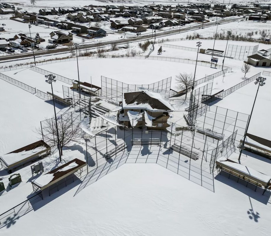 Softball anyone?

#GameDayUSA🥎 #SnowDay❄️