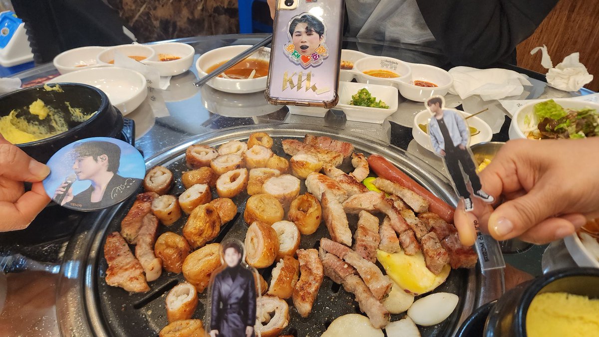 OnlyHeejae's tweet photo. [제8회 지리산 함양고종시🔅곶감축제] 
240112 
카페서 브희로그 시청하는 희랑들🧡

#김희재 
#치명섹시트롯돌
#함양고종시곶감축제
#왕의귀환_함양고종시곶감
#金熙栽 #kimheejae
#희재따라온희랑 https://t.co/EzUH05DkoP