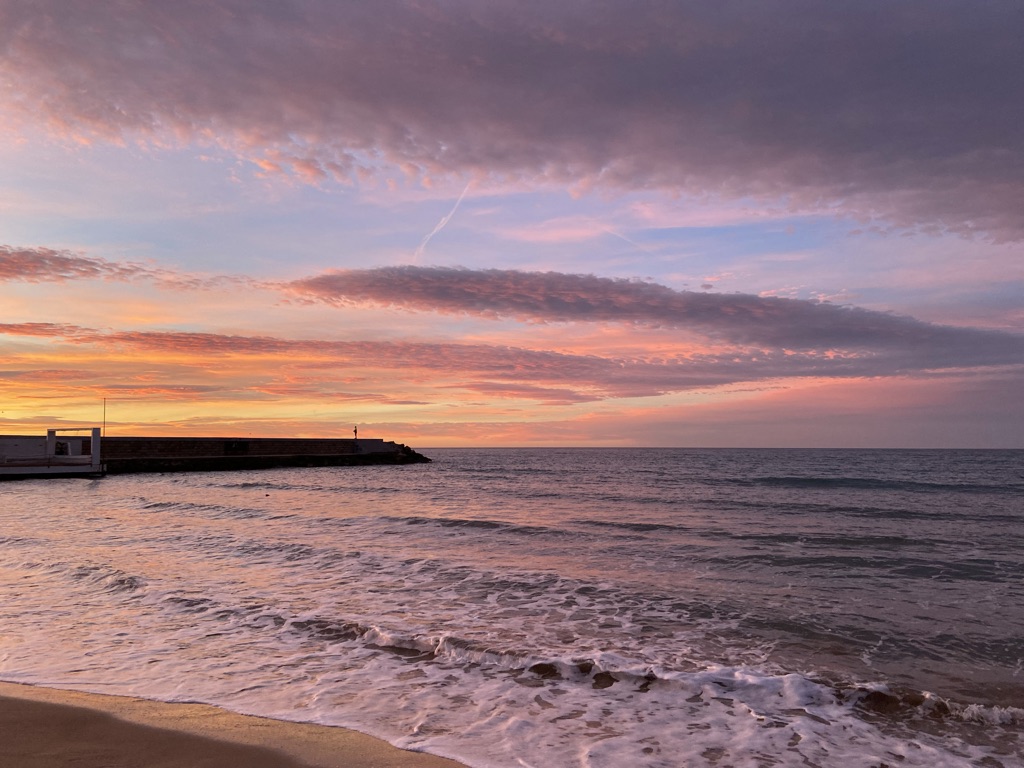 It is a real pleasure to share with you our @haikufound Touchstone Award '23 nominations. Join us in spending another moment with these captivating #haiku...

waleshaikujournal.com/post/touchston…