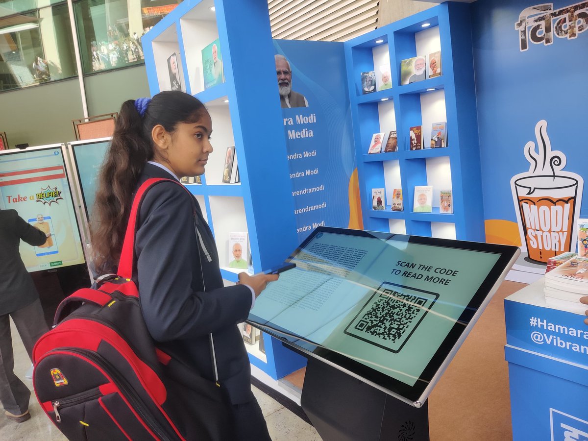 debabrata_rkl's tweet photo. #HamaraAppNaMoApp Kiosk at
#VibrantGujaratSummit2024 is Centre of attraction for All Youths as it gives opportunity to Take Selfie with @narendramodi Ji #Digitaly
#NaMoAppAtVibrantGujarat https://t.co/biHhrAUTVR