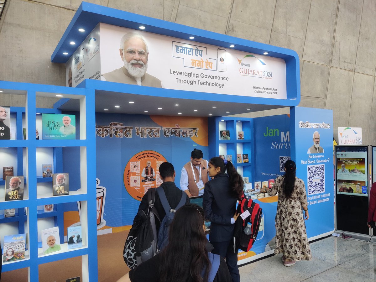 #HamaraAppNaMoApp Kiosk at
#VibrantGujaratSummit2024 is Centre of attraction for All Youths as it gives opportunity to Take Selfie with @narendramodi Ji #Digitaly
#NaMoAppAtVibrantGujarat
