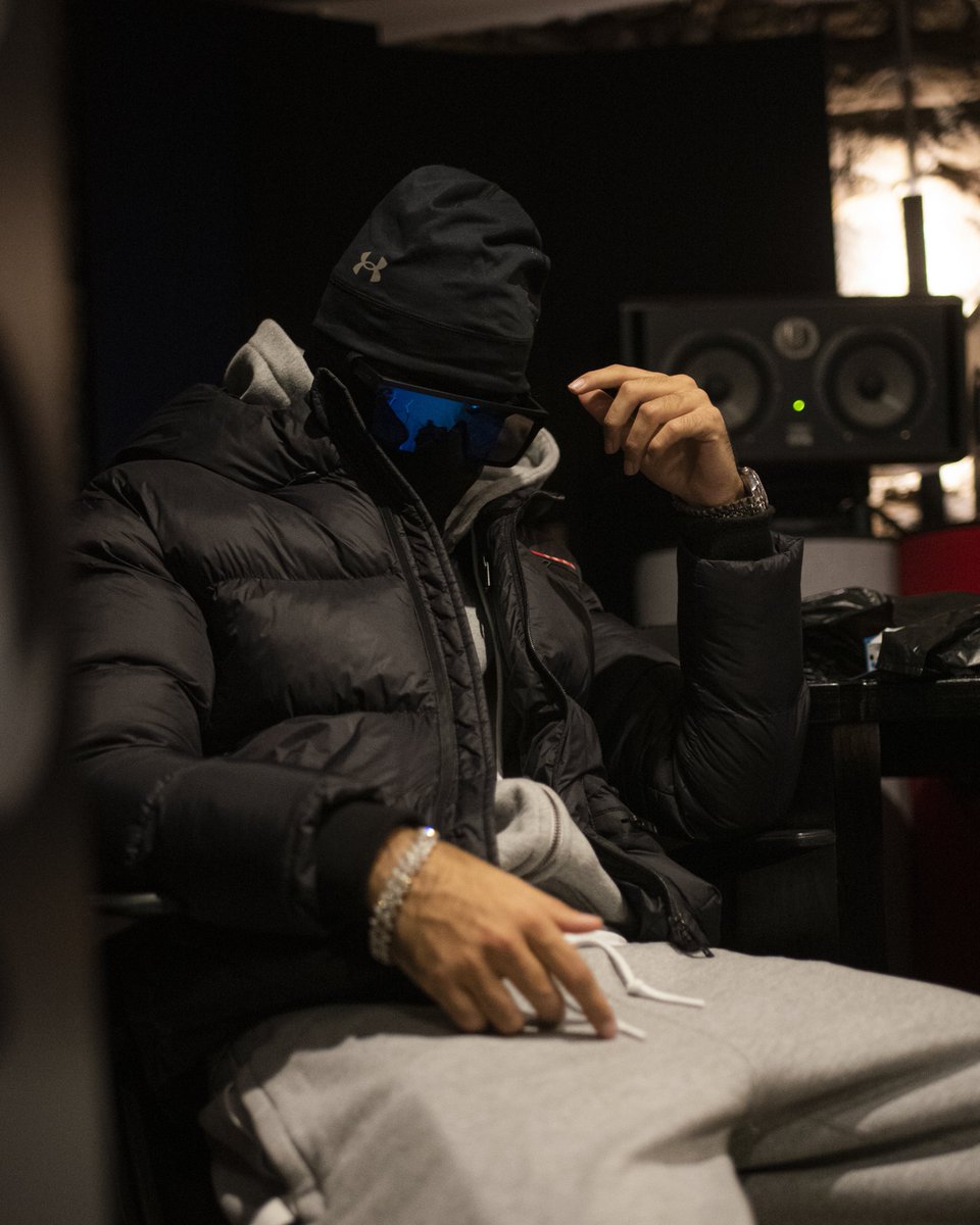 amine__d1's tweet photo. Mon premier single sort mercredi prochain
(17/01) Tellement longtemps que j’attends de partager avec vous ce projet, après 1 an et demi de travail je suis archi content de vous annoncer la sortie de ce premier extrait d’une longue série. https://t.co/iON3w6Fuq2