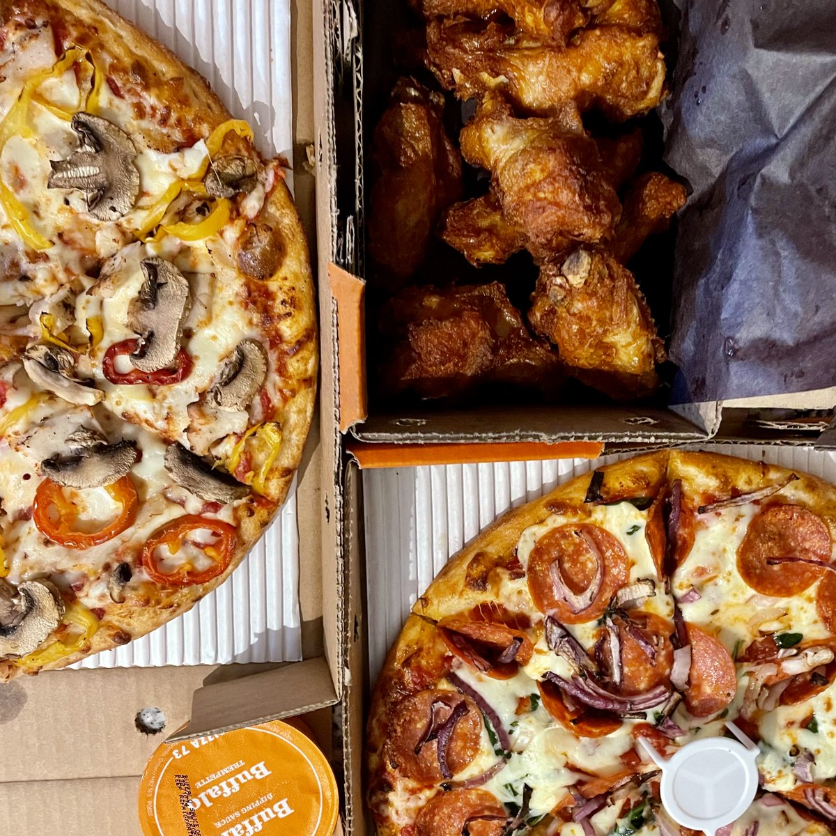 Pizza Pizza & Wings Wings 🍕🍕🍗🍗