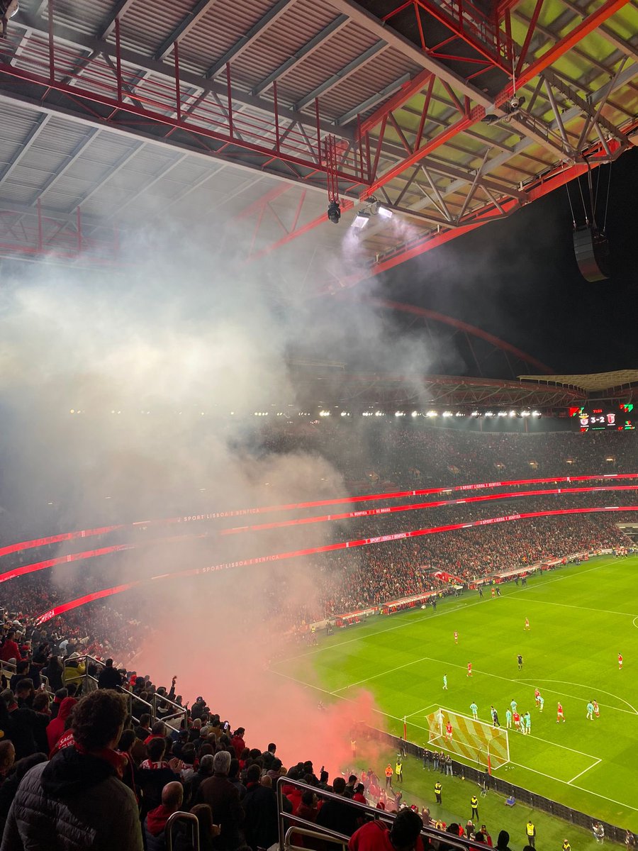 🚨 Nenhum Benfiquista devia ter menos de 1904 seguidores, para isso vamos criar mais um comboio Benfiquista 🚂. 

- Segue para eu seguir de volta 
- Dá like neste tweet  
- Retweet se quiseres 
-Comenta qualquer coisa sobre o Benfica
- Segue quem comentar neste tweet