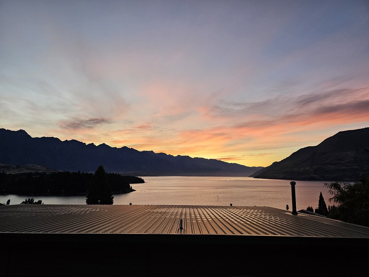 ccshoreditch's tweet photo. Happy Saturday from Queenstown ๐ณ๐ฟโค๏ธ๐
#WeekendVibes
#PostFromTheFuture https://t.co/A3Np7qfjeC