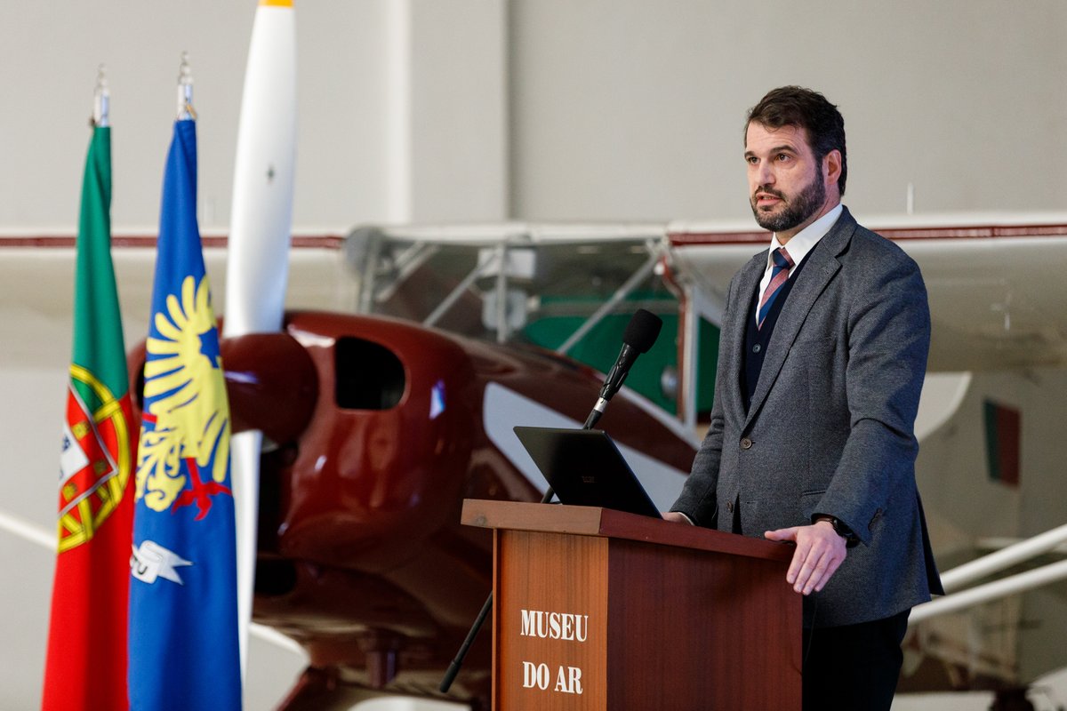 defesa_pt's tweet photo. O Dia da Defesa Nacional é fundamental para os jovens conhecerem o papel e a missão das Forças Armadas, e também as profissões militares, permitindo-lhes considerá-las como opções sólidas de futuro. Sabia que as As Forças Armadas são das instituições em que os jovens + confiam? https://t.co/E7EAhhVOpu