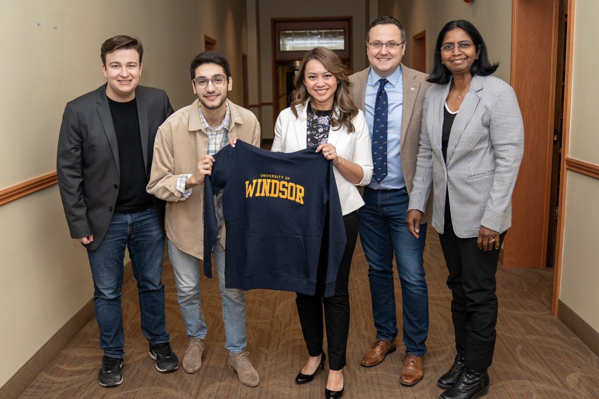 YazdanNikoo's tweet photo. When a @UWindsor alumni is in town, visiting their old stomping ground is essential! 

Seeing how proud Minister @rechievaldez is to be a Lancer makes me super proud to be a current student. https://t.co/1itwQZIwgj