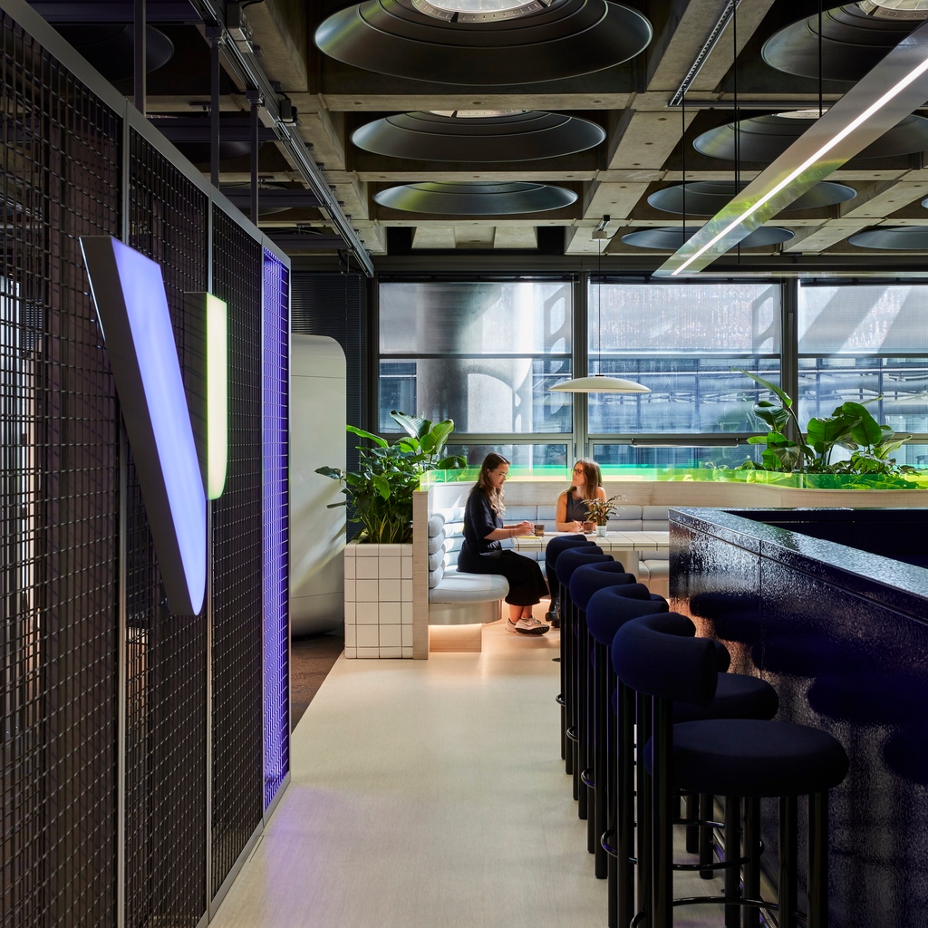 Team_ThemDesign's tweet photo. In partnership with @basha_franklin we payed homage to Richard Rogers acclaimed building design through the use of light to design the brand &amp; exhibition experience for the recently launched digital insurTech @Velonetic™ on the 4th floor of iconic Lloyds building. https://t.co/tqHFbEiTmq