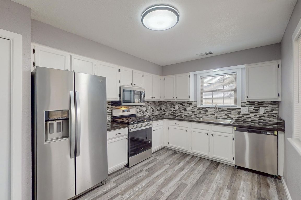 nmhomedeals's tweet photo. 🏡OPEN HOUSE
📍99 Dakota Morning Road NE, Rio Rancho, NM 87124

Join us this Saturday and Sunday! Come see this remodeled Rio Rancho home! Single story, 3 bedrooms, 2 bathrooms, 1 car garage! Beautiful remodel throughout! See you there!

#nmhomedeals #yourhomebase #openhouse https://t.co/Zn1hy6g5jg
