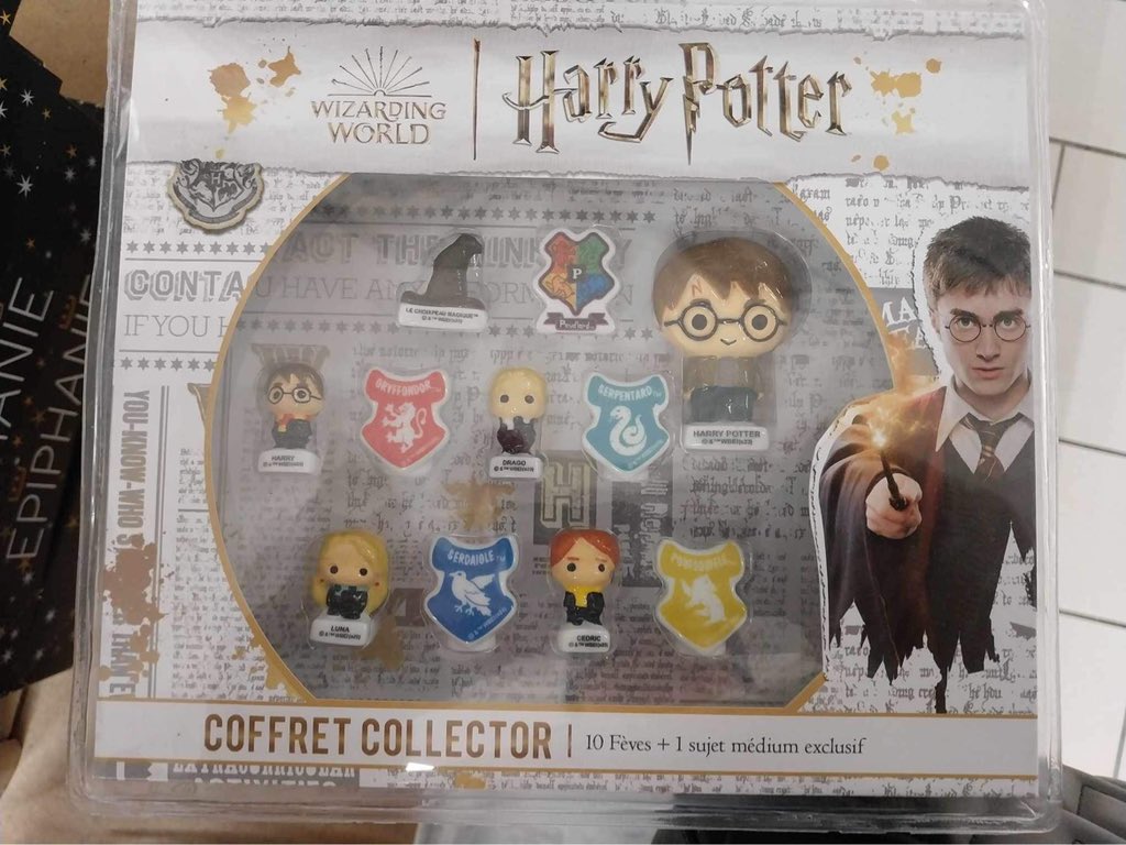 UHP's tweet photo. Les fèves #HarryPotter sont arrivées ! Elles sont cette année disponibles dans les magasins U. Malheureusement, elles ne sont pas très originales par rapport aux années précédentes. On note tout de même de jolis blasons aux couleurs des 4 maisons. #Feves https://t.co/MAcSDw02iK