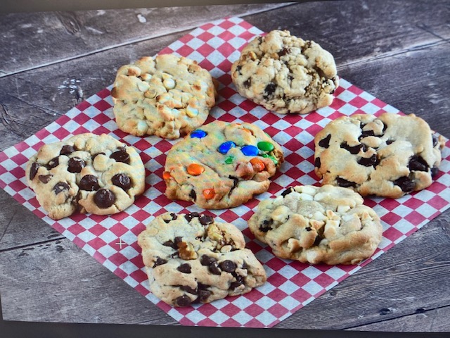 CurbMarket's tweet photo. You're not going to want to miss this Saturday at the Lakeland Downtown Farmers Curb Market! We have vendors with chocolate covered strawberries, cinnamon maple syrup, and more delicious treats, as well as artisan goodies.
https://t.co/BIVBxLaUOu https://t.co/izT0sA0sT7